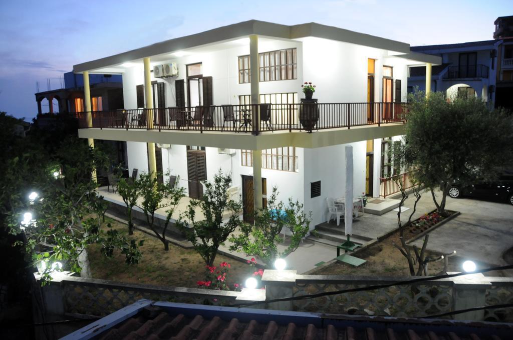 Guest House Smajlaga Улцин Екстериор снимка